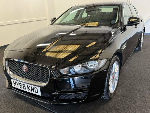 Jaguar XE 2.0 Xe Prestige Black