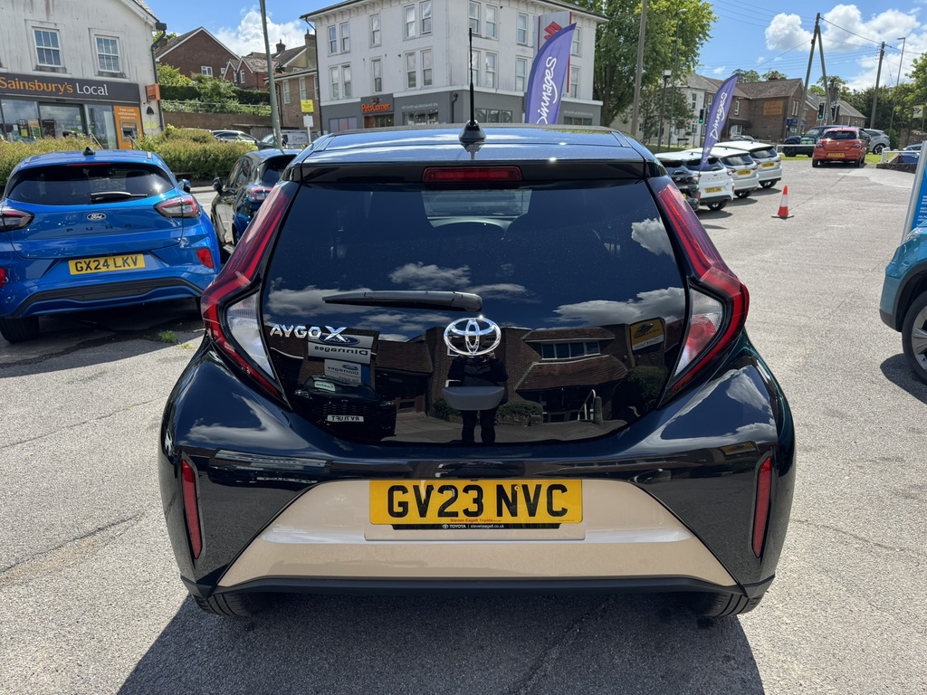 Toyota Aygo X 1.0 Vvt-i Edge Hatchback Euro 6 GV23NVC Beige #5