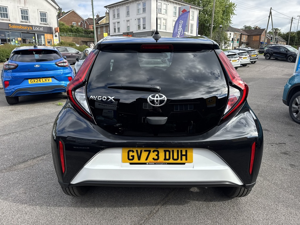 Toyota Aygo X 1.0 Vvt-i Edge Hatchback Euro 6 GV73DUH White #5