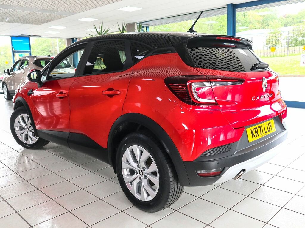 Renault Captur 1.3 Iconic Tce Red #2