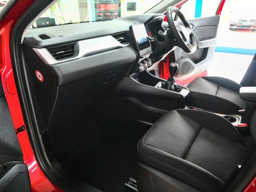 Renault Captur 1.3 Iconic Tce Red #4