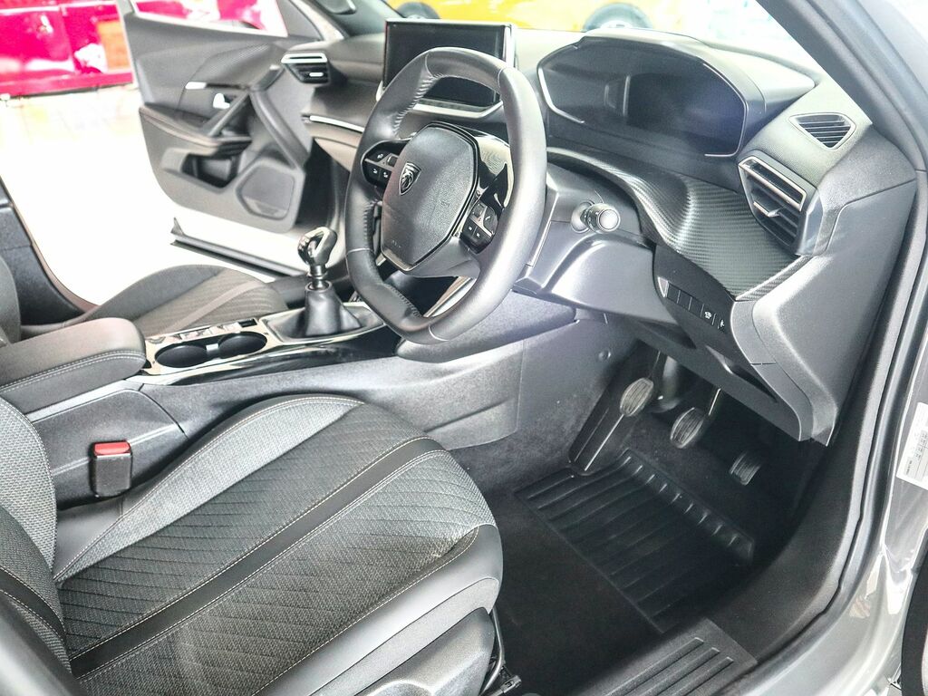 Peugeot 2008 1.2 Allure Puretech MC25OZX Grey #3