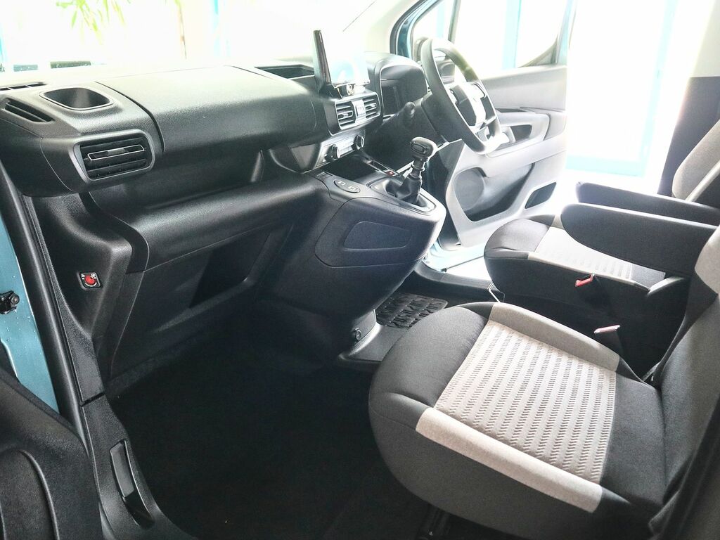 Citroen Berlingo 1.2 Plus M Puretech Combi Van Double Cab PY24EYJ Blue #4
