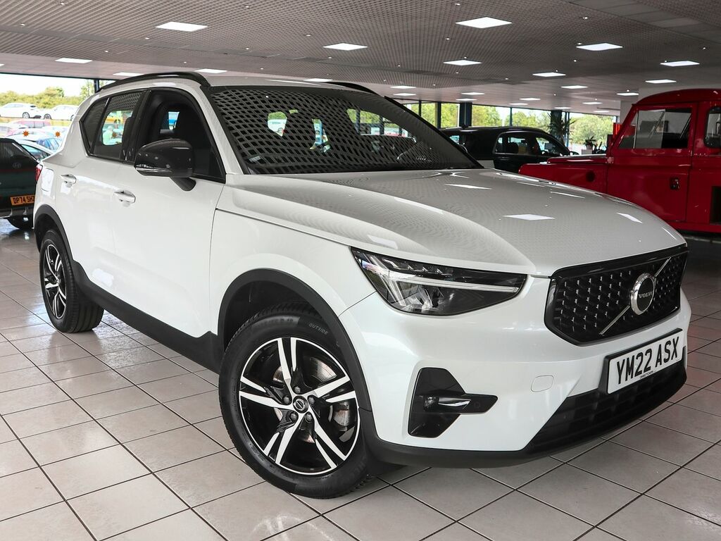 Volvo XC40 2.0 Plus Dark B3 Mhev White