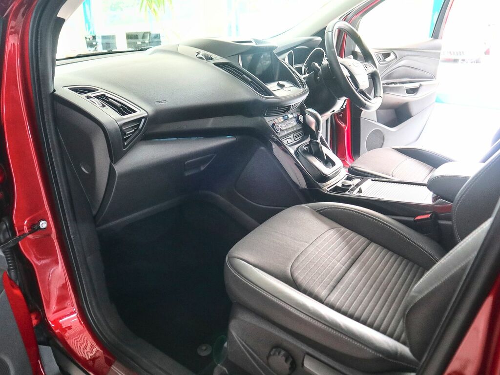 Ford Kuga 1.5 Titanium Tdci Red #4