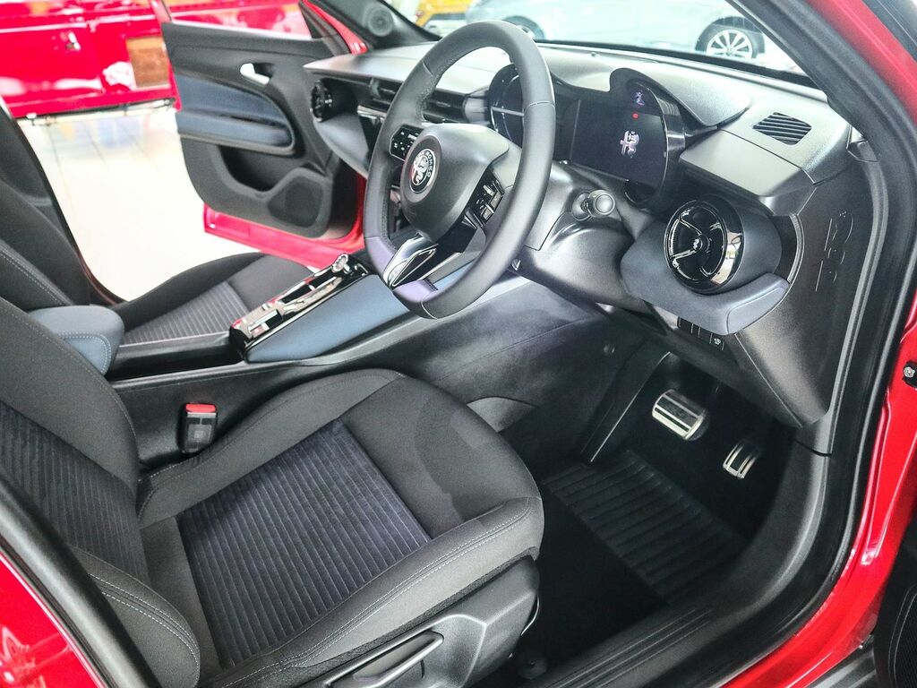 Alfa Romeo Junior 1.2 Ibrida Tb Mhev E-dct R025UHK Red #3
