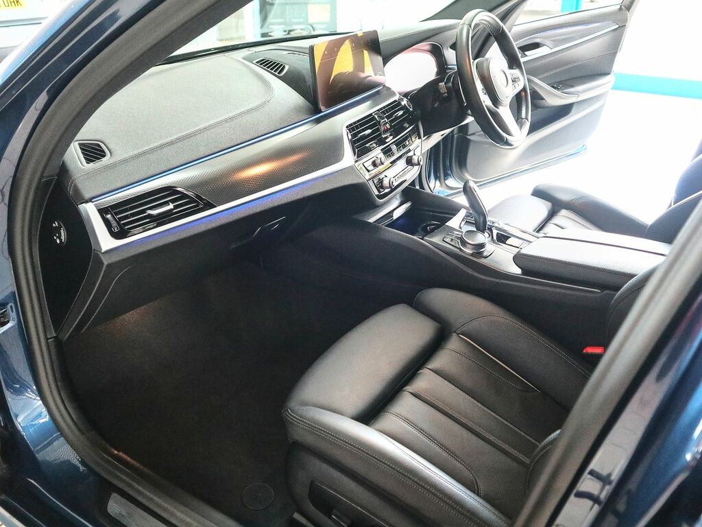 BMW 5 Series 2.0 520D M Sport Touring Mht Steptronic YP73KZA Blue #4