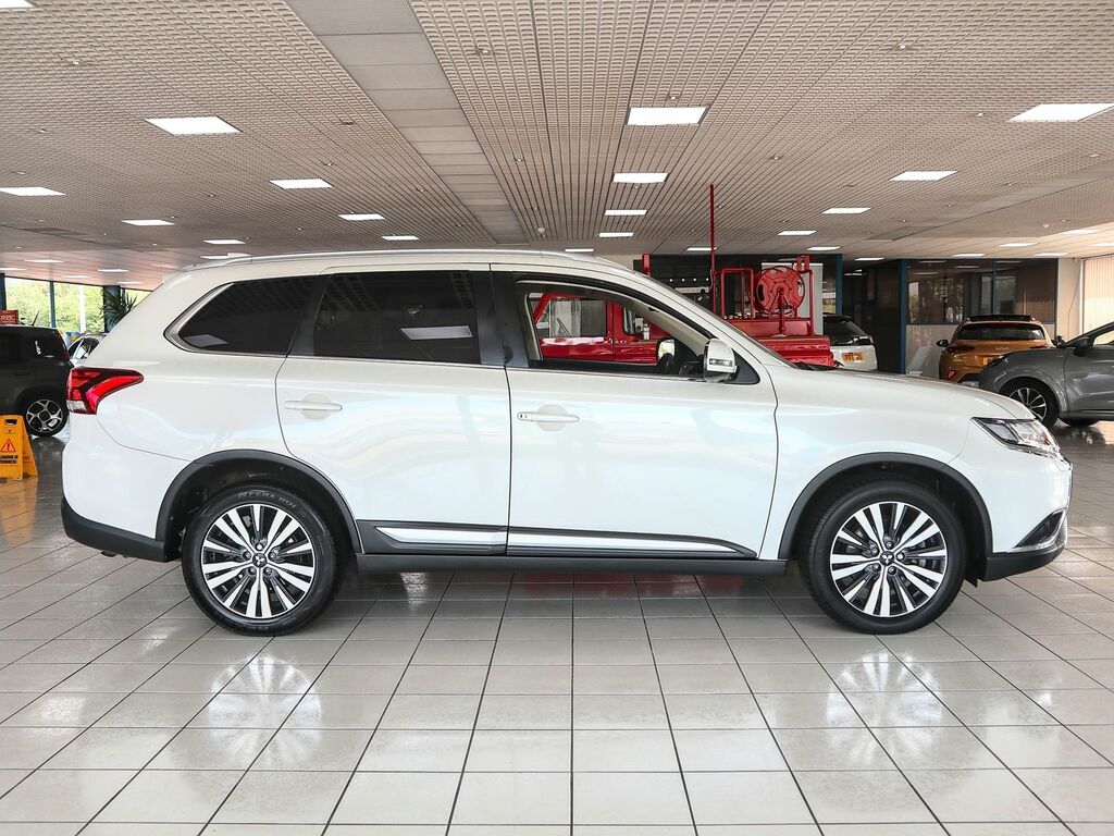 Mitsubishi Outlander 2.0 4 Mivec 4Wd White #6
