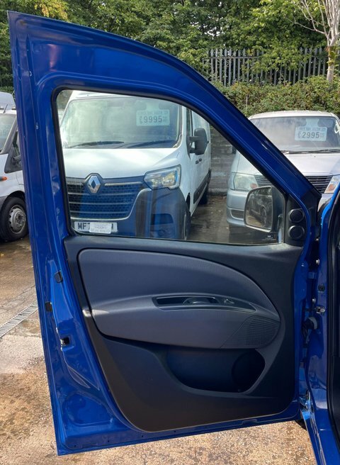Fiat Doblo Panel Van 1.6 Doblo Cargo Maxi Cargo 1.6 105 Multi White #32