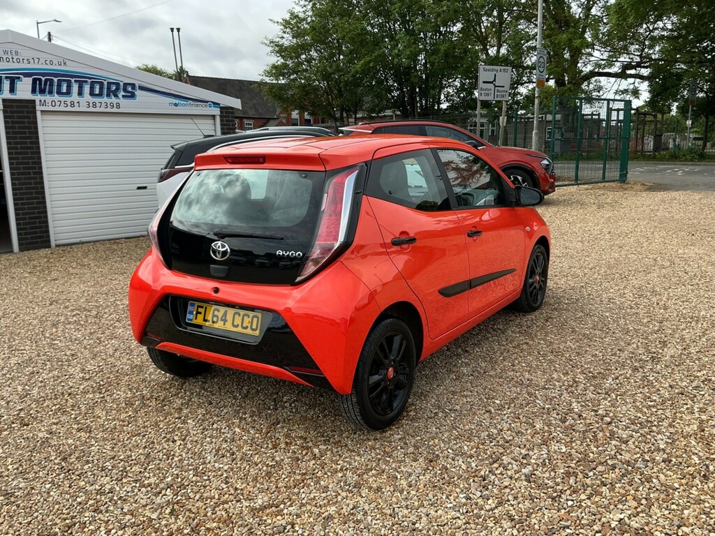 Toyota Aygo 1.0 Vvt-i X-cite FL64CCO Orange #4