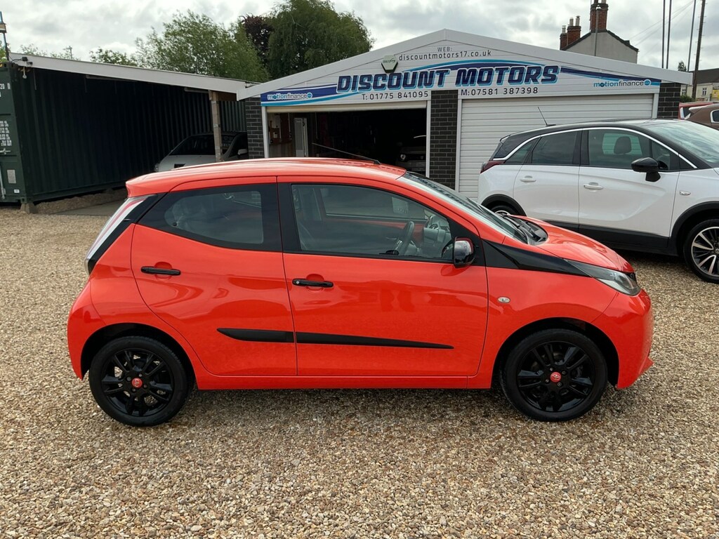 Toyota Aygo 1.0 Vvt-i X-cite FL64CCO Orange #3