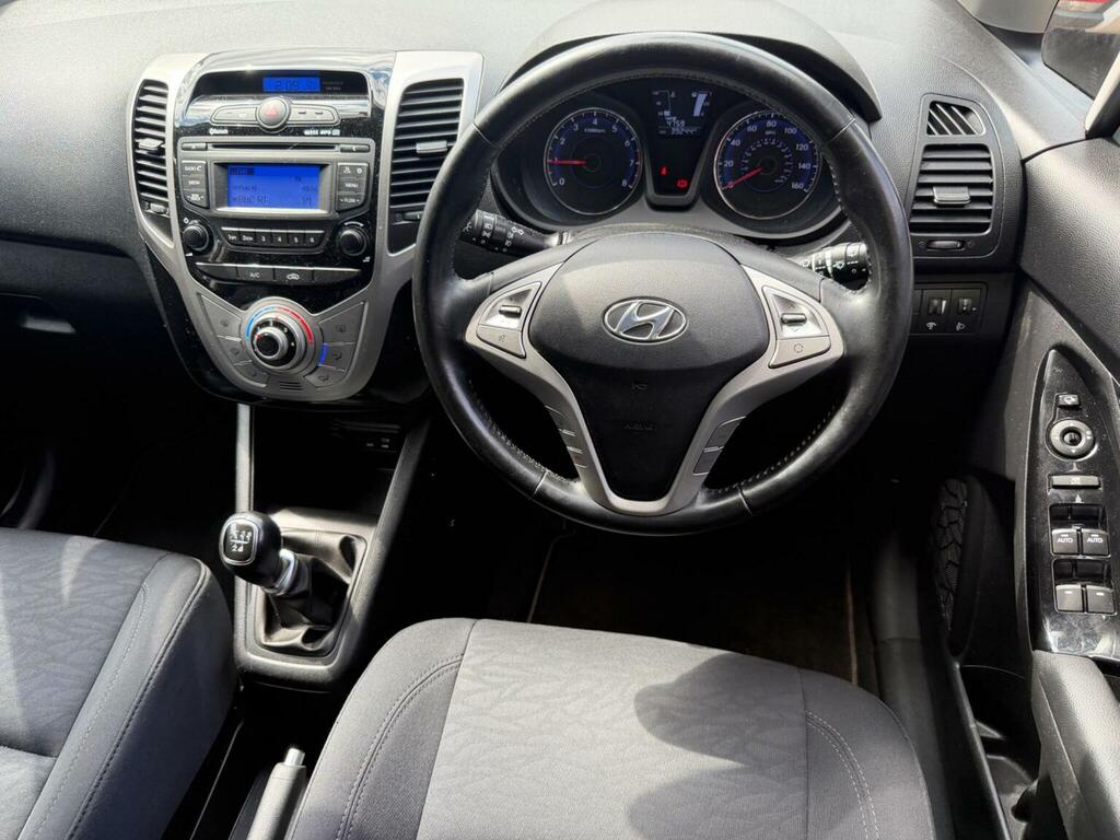 Hyundai Ix20 Hatchback 1.4 Blue Drive Se Euro 6 Ss 2017 WG67PDO White #2