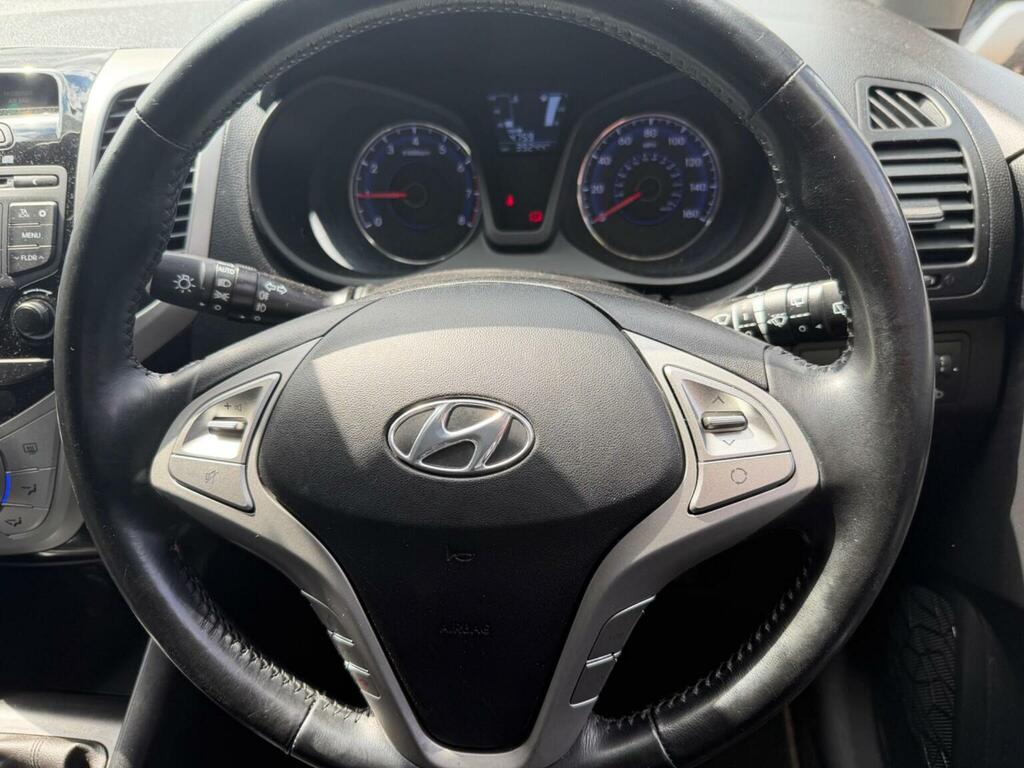 Hyundai Ix20 Hatchback 1.4 Blue Drive Se Euro 6 Ss 2017 WG67PDO White #3