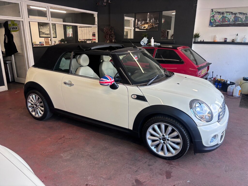 Mini Convertible 1.6 Cooper Convertible Steptronic Euro White
