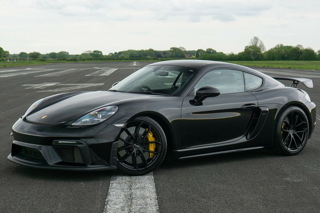 Porsche 718 Cayman Gt4 Black