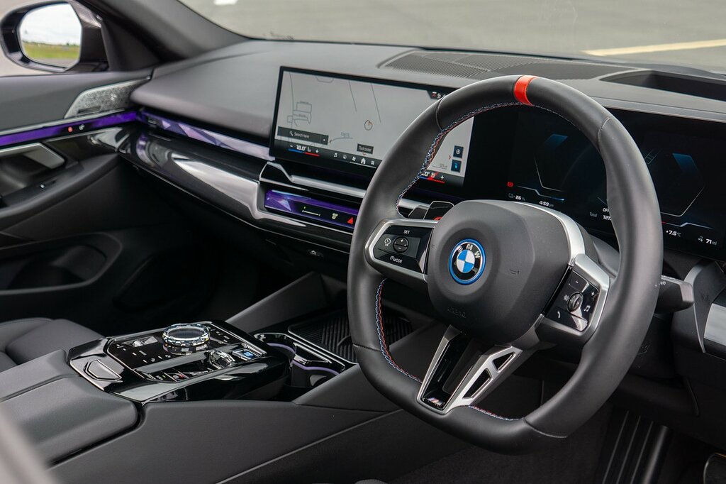BMW i5 M60 YC73MXY Blue #3