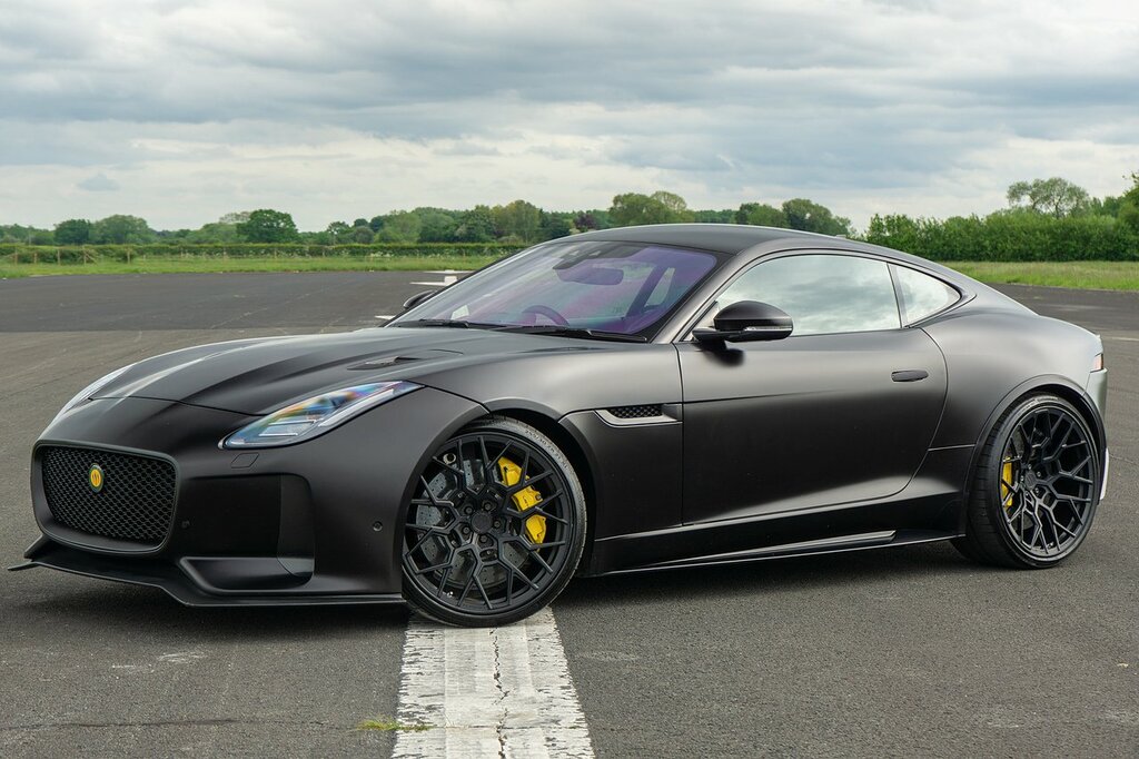 Jaguar F-Type V8 R Black