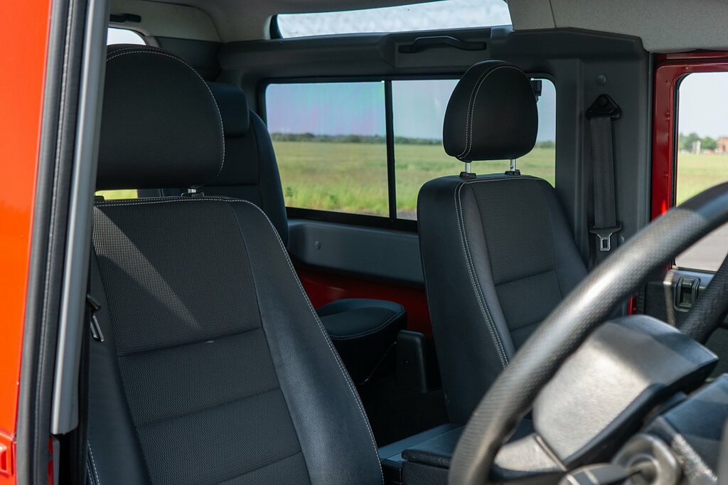 Land Rover Defender 90 Tdci Xs Red #4