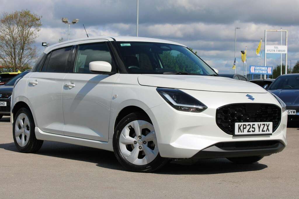 Suzuki Swift 1.2 Mild Hybrid Motion Cvt White