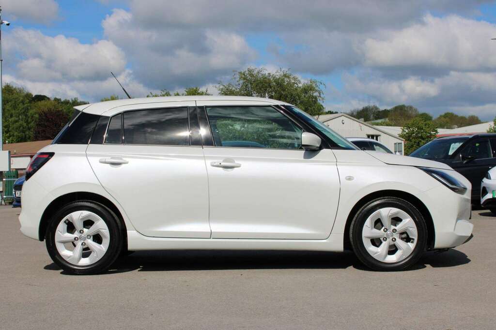 Suzuki Swift 1.2 Mild Hybrid Motion Cvt KP25YZX White #4