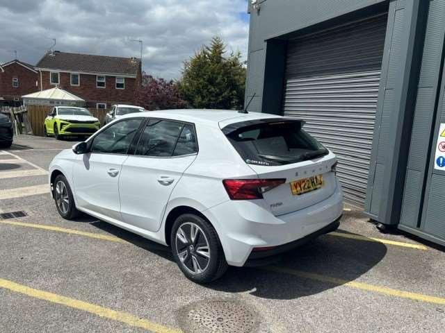 Skoda Fabia 1.0 Tsi Se L YY22HZJ White #5