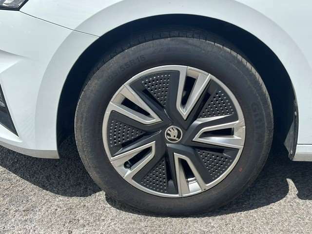 Skoda Fabia 1.0 Tsi Se L YY22HZJ White #2