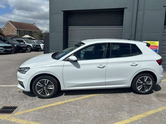 Skoda Fabia 1.0 Tsi Se L YY22HZJ White #3