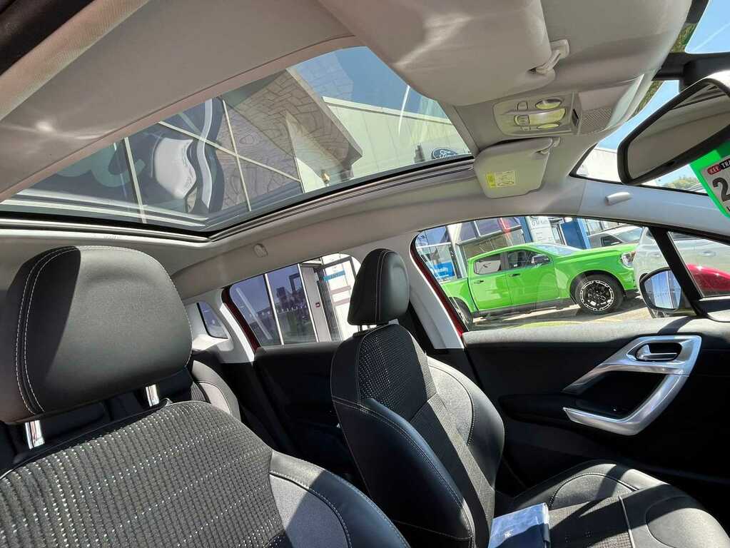 Peugeot 2008 1.2 Puretech 110 Allure Premium WL19VUC Red #5