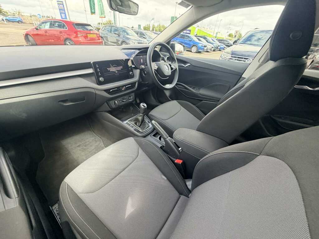 Skoda Fabia 1.0 Mpi 80 Colour Edition FV24PJY White #2