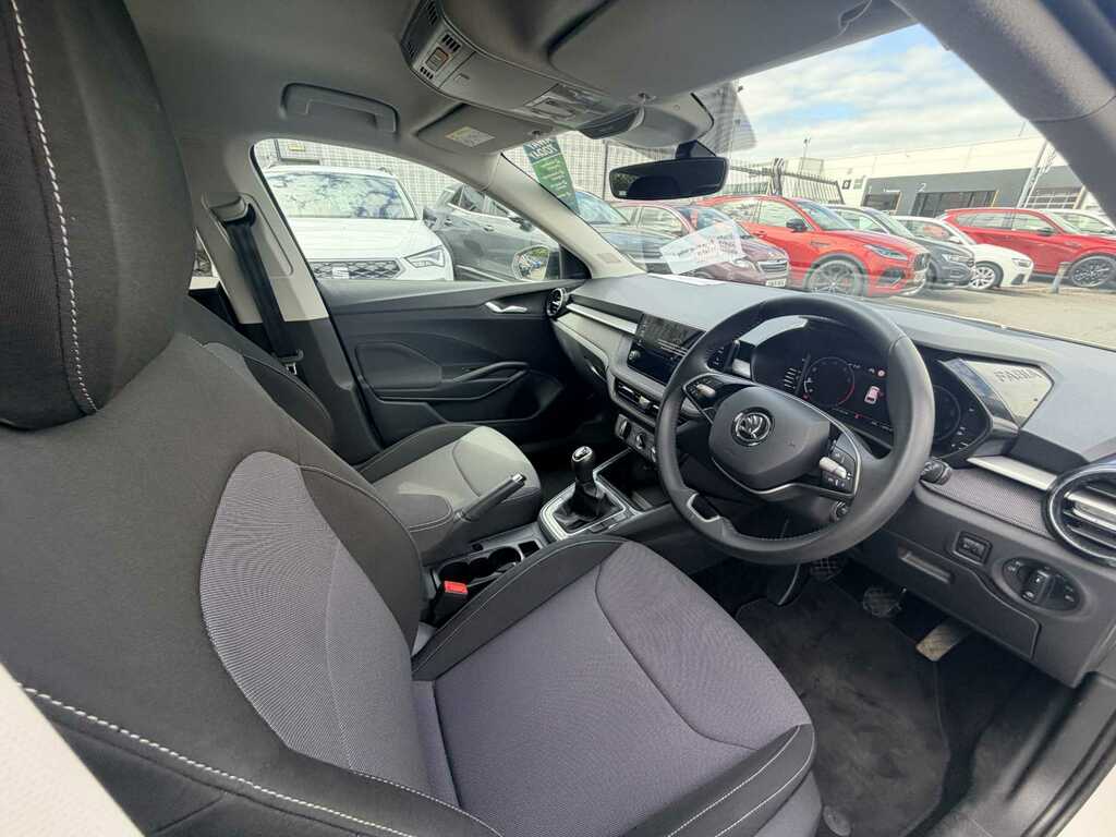 Skoda Fabia 1.0 Mpi 80 Colour Edition FV24PJY White #6