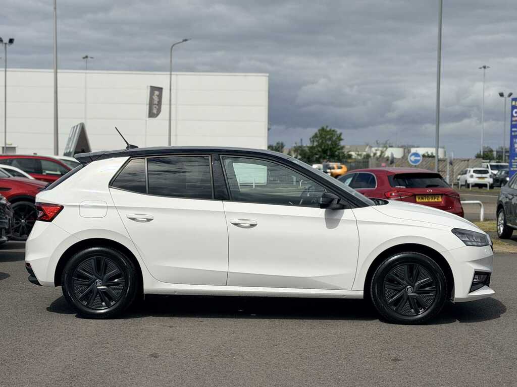Skoda Fabia 1.0 Mpi 80 Colour Edition FV24PJY White #4