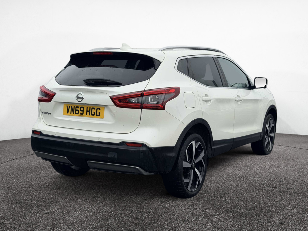 Nissan Qashqai 1.3 Dig-t Tekna VN69HGG White #4