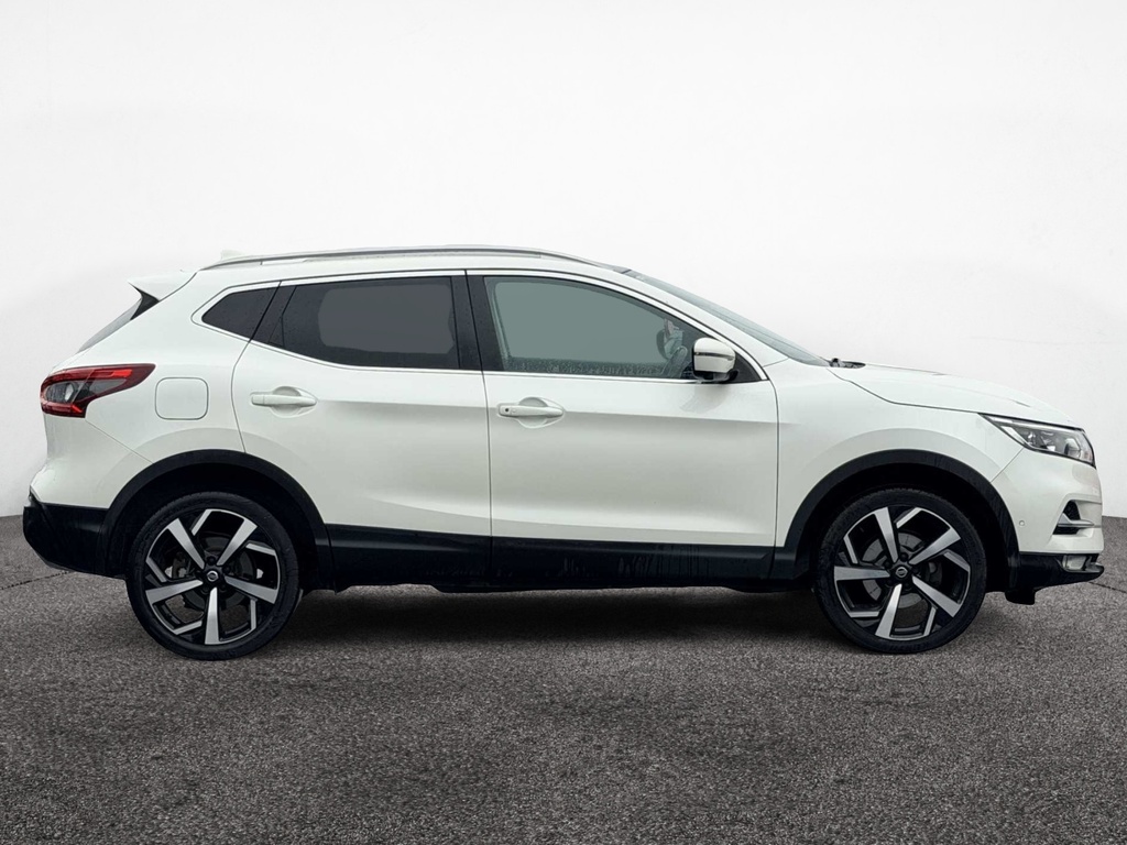Nissan Qashqai 1.3 Dig-t Tekna VN69HGG White #3