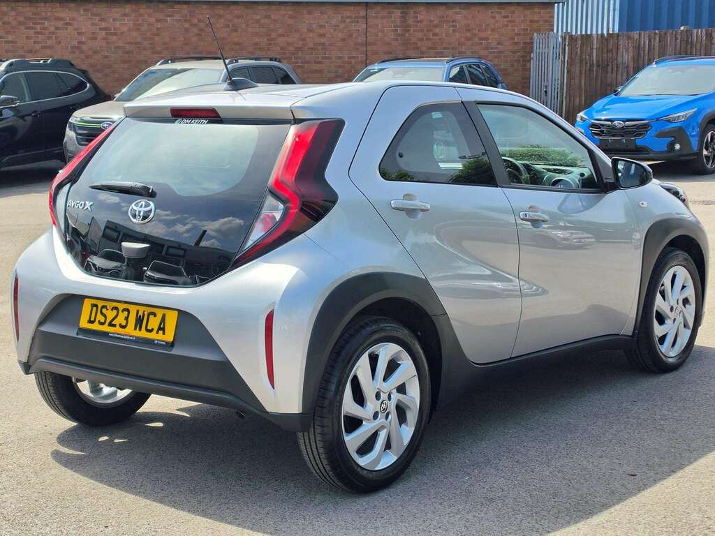 Toyota Aygo X 1.0 Vvt-i Pure DS23WCA Silver #3