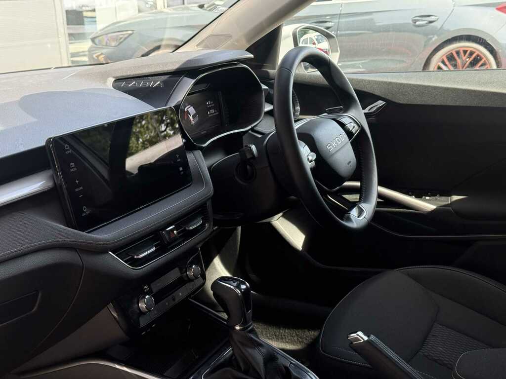 Skoda Fabia 1.0 Tsi 116 Se L Edition Dsg KM25BNN White #6