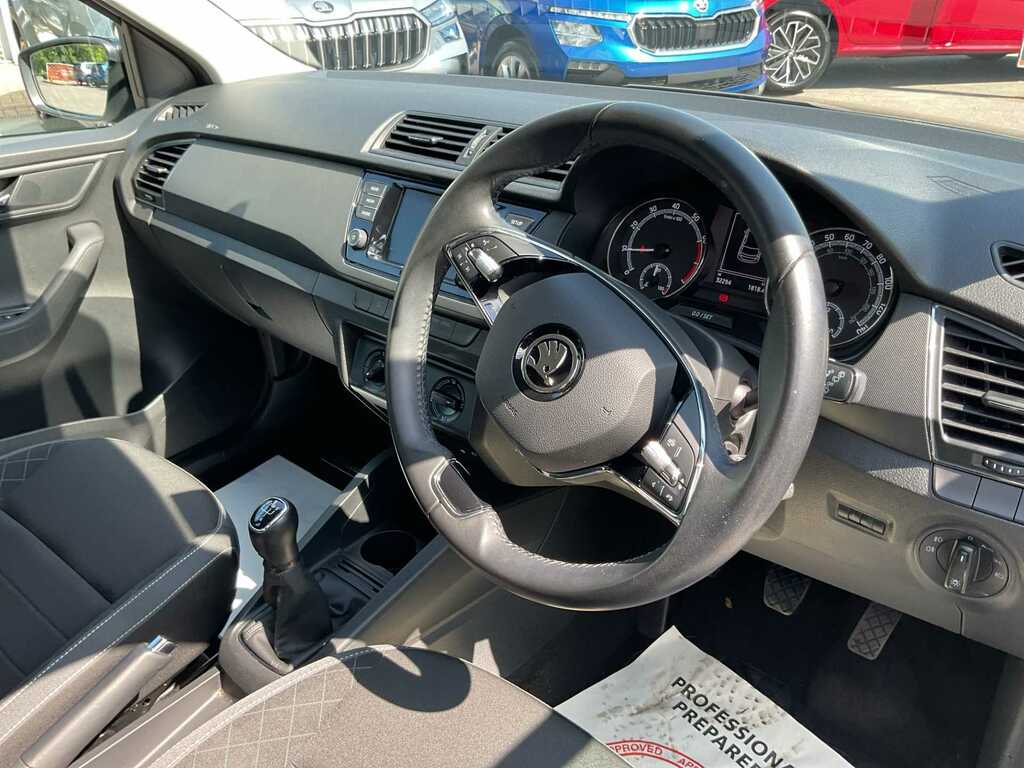 Skoda Fabia 1.0 Tsi Colour Edition FV71RLZ White #6