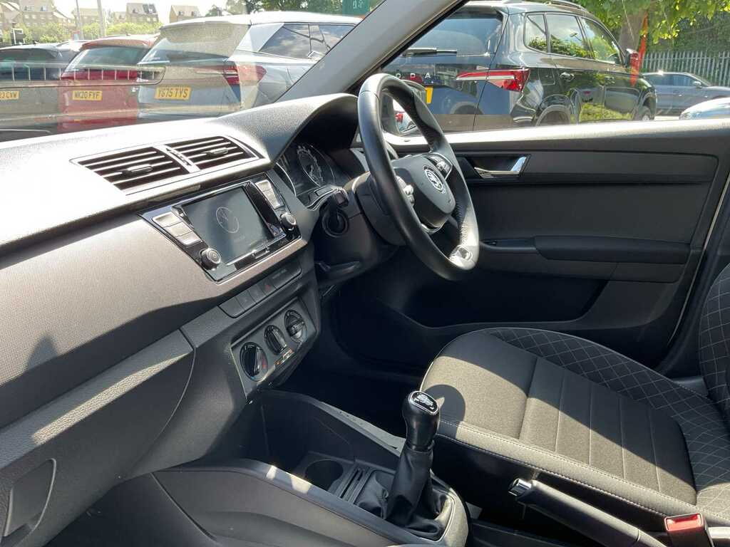 Skoda Fabia 1.0 Tsi Colour Edition FV71RLZ White #2