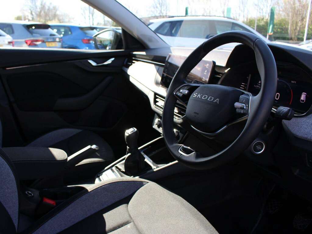 Skoda Scala 1.0 Tsi 116 Se Edition GL25UEU Black #6