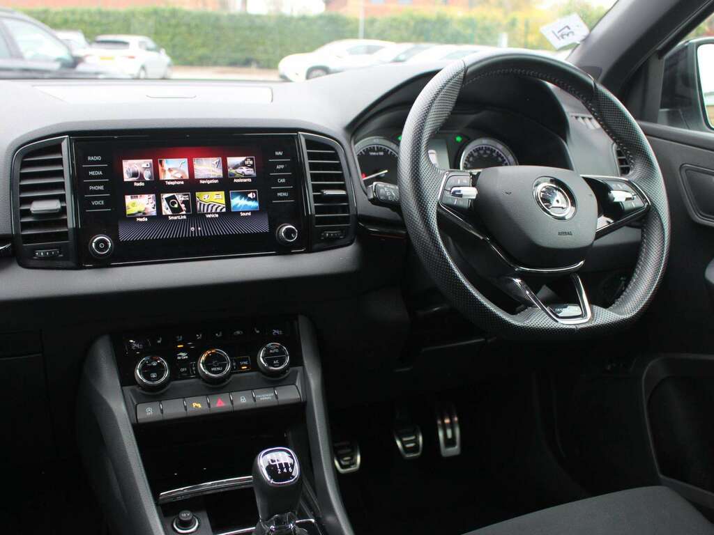 Skoda Karoq 1.5 Tsi Sport Line White #2