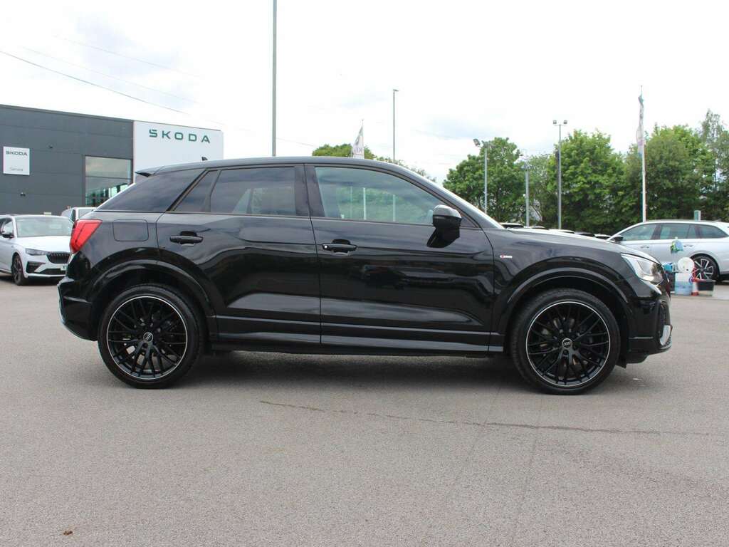 Audi Q2 35 Tfsi Black Edition S Tronic YH73AJK Black #4