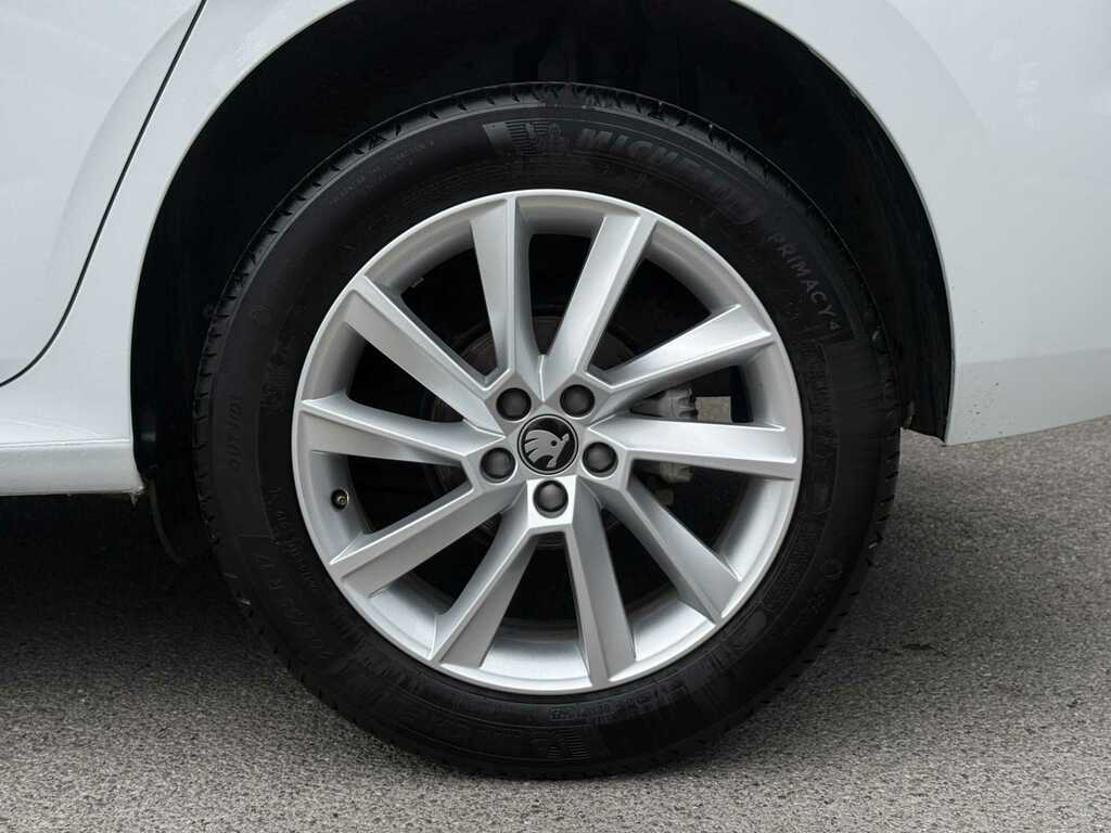 Skoda Kamiq 1.0 Tsi 95 Se Edition YK74WMO White #5