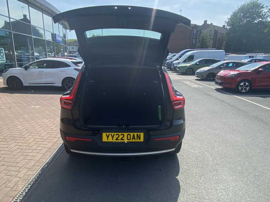 Volvo XC40 1.5 T3 163 Inscription YY22OAN Black #6