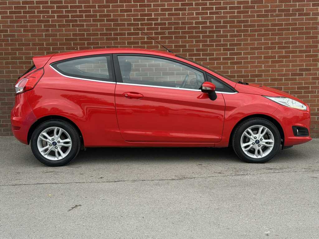 Ford Fiesta 1.25 82 Zetec YW17CGF Red #2