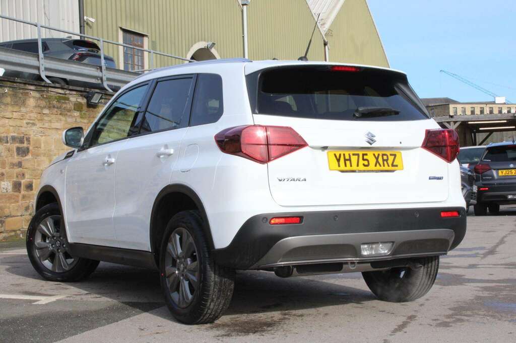 Suzuki Vitara 1.4 Boosterjet Mhev 109 Motion YH75XRZ White #5