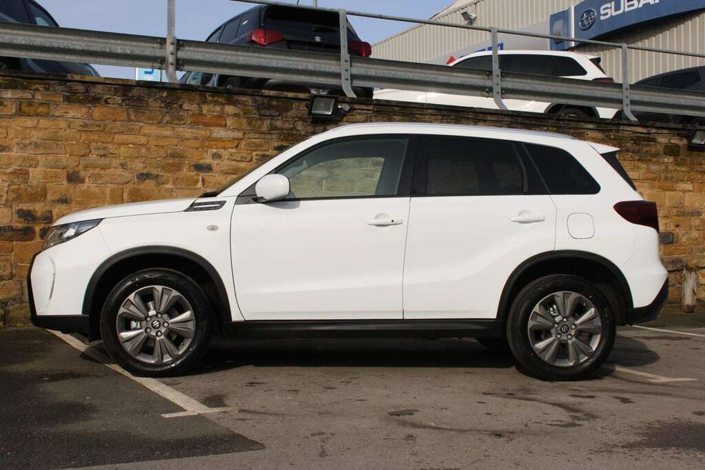 Suzuki Vitara 1.4 Boosterjet Mhev 109 Motion YH75XRZ White #3