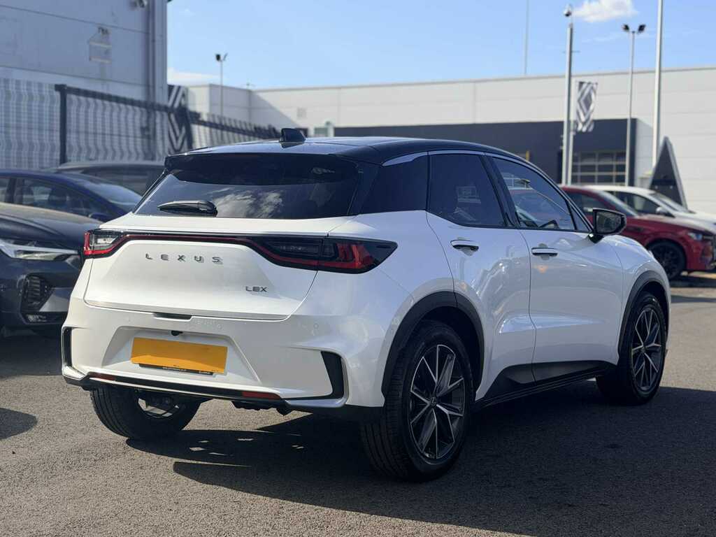 Lexus LBX 1.5 Takumi E-cvt Awd FV26OAH White #4