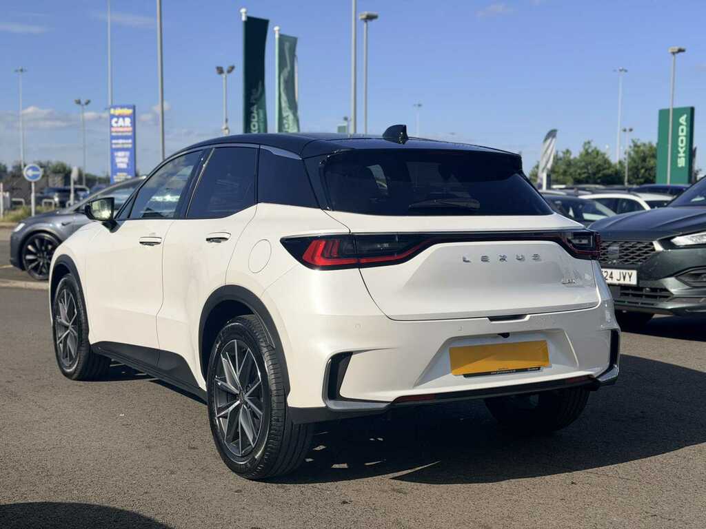 Lexus LBX 1.5 Takumi E-cvt Awd FV26OAH White #6