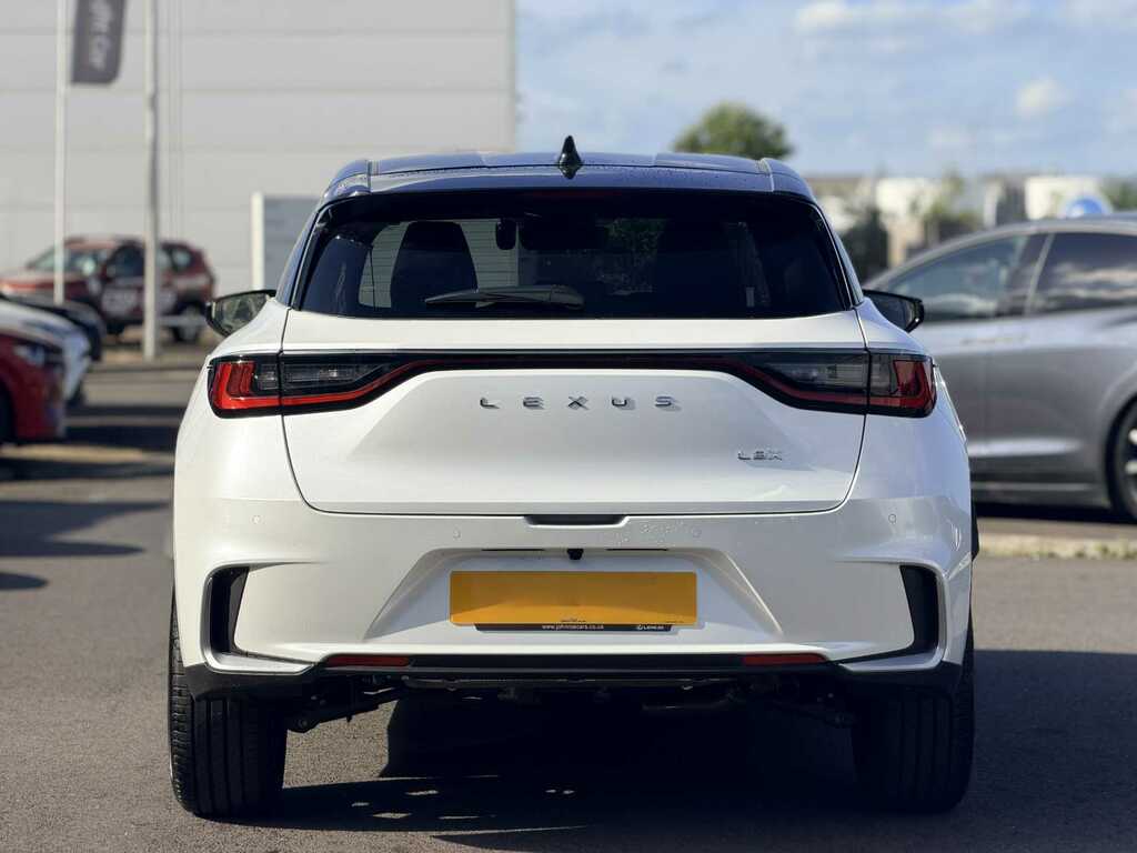 Lexus LBX 1.5 Takumi E-cvt Awd FV26OAH White #5