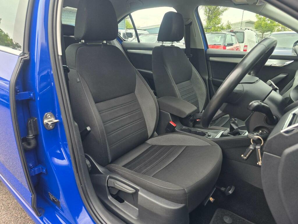 Skoda Octavia Hatchback 1.6 Tdi Scr Se Technology Euro 6 Ss 5 Blue #2