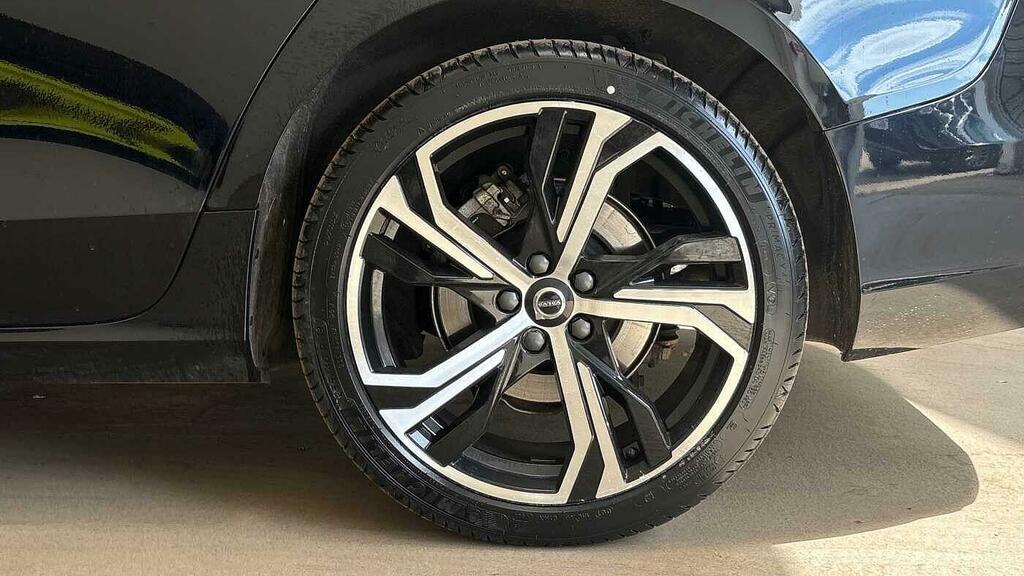 Volvo V60 Plus B4 Mild Hybrid Dark RF25UVY Black #4